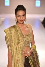 Model walks for Shaina NC showcases her bridal line at Weddings at Westin show with Jewellery by gehna on 5th May 2013 (145).JPG