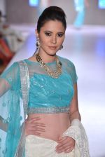 Model walks for Shaina NC showcases her bridal line at Weddings at Westin show with Jewellery by gehna on 5th May 2013 (190).JPG