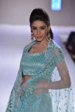 Model walks for Shaina NC showcases her bridal line at Weddings at Westin show with Jewellery by gehna on 5th May 2013 (194).JPG