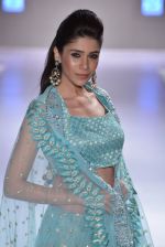 Model walks for Shaina NC showcases her bridal line at Weddings at Westin show with Jewellery by gehna on 5th May 2013 (195).JPG