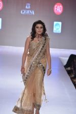 Model walks for Shaina NC showcases her bridal line at Weddings at Westin show with Jewellery by gehna on 5th May 2013 (235).JPG
