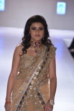 Model walks for Shaina NC showcases her bridal line at Weddings at Westin show with Jewellery by gehna on 5th May 2013 (236).JPG