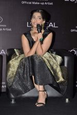Sonam Kapoor launches L_oreal Sunset collection and Bollywood inspired make-up for Cannes in Taj Land_s End, Mumbai on 6th May 2013 (107).JPG
