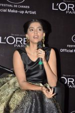 Sonam Kapoor launches L_oreal Sunset collection and Bollywood inspired make-up for Cannes in Taj Land_s End, Mumbai on 6th May 2013 (110).JPG