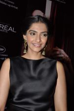 Sonam Kapoor launches L_oreal Sunset collection and Bollywood inspired make-up for Cannes in Taj Land_s End, Mumbai on 6th May 2013 (65).JPG