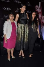 Sonam Kapoor launches L_oreal Sunset collection and Bollywood inspired make-up for Cannes in Taj Land_s End, Mumbai on 6th May 2013 (87).JPG