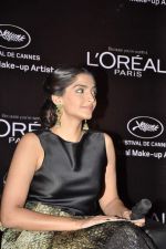 Sonam Kapoor launches L_oreal Sunset collection and Bollywood inspired make-up for Cannes in Taj Land_s End, Mumbai on 6th May 2013 (88).JPG