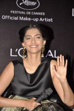 Sonam Kapoor launches L_oreal Sunset collection and Bollywood inspired make-up for Cannes in Taj Land_s End, Mumbai on 6th May 2013 (95).JPG