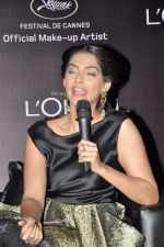Sonam Kapoor launches L_oreal Sunset collection and Bollywood inspired make-up for Cannes in Taj Land_s End, Mumbai on 6th May 2013 (99).JPG