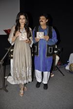 Raveena Tandon unveils Farokh Bardoliwala_s Album MA in Mumbai on 12th May 2013 (19).JPG