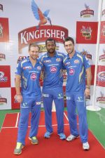 Mumbai Indians Dwayne Smith, Glen Maxwell and Aiden Blizzard Kingfisher _Bowl Out_  event in Phoenix, Mumbai on 13th May 2013 (19).JPG