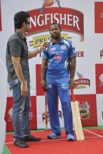 Mumbai Indians Dwayne Smith, Glen Maxwell and Aiden Blizzard Kingfisher _Bowl Out_  event in Phoenix, Mumbai on 13th May 2013 (6).JPG