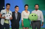 Varun Dhawan and Parineeti Chopra launch WeChat in India in Taj Colaba, Mumbai on 14th May 2013 (24).JPG