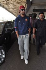 Ranbir Kapoor leave for Dubai jawaani Dewaani promotions in Mumbai Airport on 16th May 2013 (17).JPG