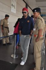 Ranbir Kapoor leave for Dubai jawaani Dewaani promotions in Mumbai Airport on 16th May 2013 (18).JPG