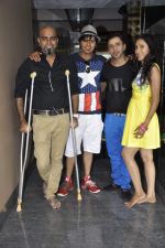 Juggy D, Karanvir Bohra, Teejay Sidhu, Raghu Ram on location of film Love You Soniye in Cest La Vie on 18th May 2013 (5).JPG