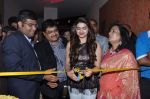 Prachi Desai launches 10 Jewel showroom in Mumbai on 25th May 2013 (40).JPG