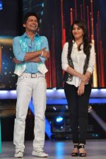 Shaan, Madhuri Dixit on the sets of Jhalak Dikhhla Jaa Season 6 in Mumbai on 27th May 2013 (66).JPG