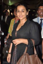 Vidya Balan returns from Cannes in Mumbai Airport on 29th May 2013 (9).JPG