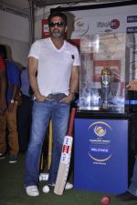 Sunil Shetty unveils ICC Champions trophy in Smash, Mumbai on 31st May 2013 (14).JPG