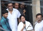 at Rituparno Ghosh funeral in Kolkatta on 30th May 2013 (2).jpg