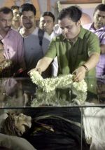 barto basu at Rituparno Ghosh funeral in Kolkatta on 30th May 2013.jpg