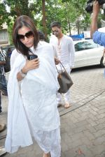Sophie Chaudhary at Jiah Khan_s Final journey in Juhu, Mumbai on 5th June 2013 (12).JPG