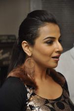 Vidya Balan promotes Ghanchakar on the sets of Supermoms in Famous, Mumbai on 9th June 2013 (117).JPG