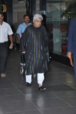 Javed Akhtar returns from Paris in Mumbai Airport on 11th June 2013 (11).JPG