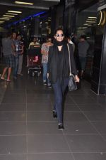 Sonam Kapoor returns from Paris in Mumbai Airport on 11th June 2013 (27).JPG