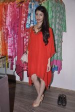 at Atosa_s Sonia Vajifdar_s showcase in Mumbai on 12th June 2013 (32).JPG