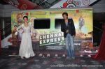 Shahrukh Khan, Deepika Padukone at the launch of rohit shetty_s Chennai Express in Mumbai on 13th June 2013 (49).JPG