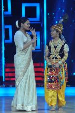 Sonakshi Sinha at Lootera film promotions on the sets of Star Plus India Dancing Superstar in Filmcity on 17th June 201 (12).JPG