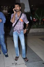 Dhanush return from Chennai in Mumbai Airport on 19th June 2013 (10).JPG