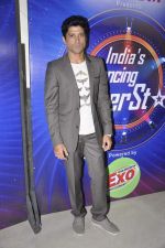 Farhan Akhtar on the sets of India_s Dancing Superstars in Filmcity, Mumbai on 24th June 2013 (60).JPG
