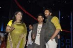 Farhan Akhtar, Geeta Kapoor, Riteish Deshmukh on the sets of India_s Dancing Superstars in Filmcity, Mumbai on 24th June 2013 (52).JPG
