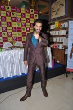 Ranveer Singh launch Lootera-Mills & Boons collector_s series in Landmark, Mumbai on 25th June 2013 (19).JPG