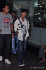 Aryan Khan snapped at airport in Mumbai on 27th June 2013 (2).JPG