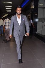 Ranveer Singh snapped at the airport as they  return from Dubai promotions of Lootera in Mumbai on 27th June 2013 (24).JPG