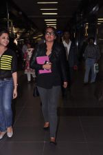 Sonakshi Sinha snapped at the airport as they  return from Dubai promotions of Lootera in Mumbai on 27th June 2013 (31).JPG