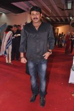 Manoj Tiwari at Dr Tiwari_s wedding anniversary in Express Towers, Mumbai on 1st July 2013 (33).JPG