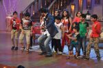 Shahrukh Khan promote Chennai Express on Comedy Circus in Mumbai on 1st July 2013 (26).JPG