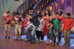Shahrukh Khan promote Chennai Express on Comedy Circus in Mumbai on 1st July 2013 (27).JPG