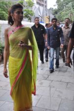 Deepika Padukone snapped promoting Chennai Express in mahalaxmi, Mumbai on 2nd July 2013 (16).JPG