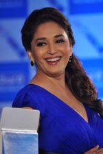 Madhuri Dixit at the launch of Oral-B Pro-Health toothpaste in Shangri La, Mumbai on 2nd July 2013 (149).JPG