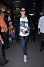Sushmita Sen snapped as she returns from London in an amazing casual look in Mumbai Airport on 2nd July 2013 (11).JPG