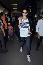 Sushmita Sen snapped as she returns from London in an amazing casual look in Mumbai Airport on 2nd July 2013 (12).JPG