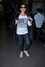 Sushmita Sen snapped as she returns from London in an amazing casual look in Mumbai Airport on 2nd July 2013 (19).JPG