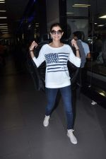 Sushmita Sen snapped as she returns from London in an amazing casual look in Mumbai Airport on 2nd July 2013 (20).JPG