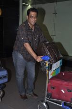 Anurag basu leave for IIFA Awards 2013 in Mumbai on 3rd July 2013,1 (18).JPG